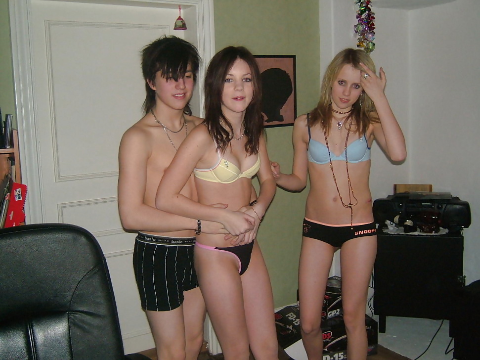 Free candid public flashing panties upskirt voyeur teen photos