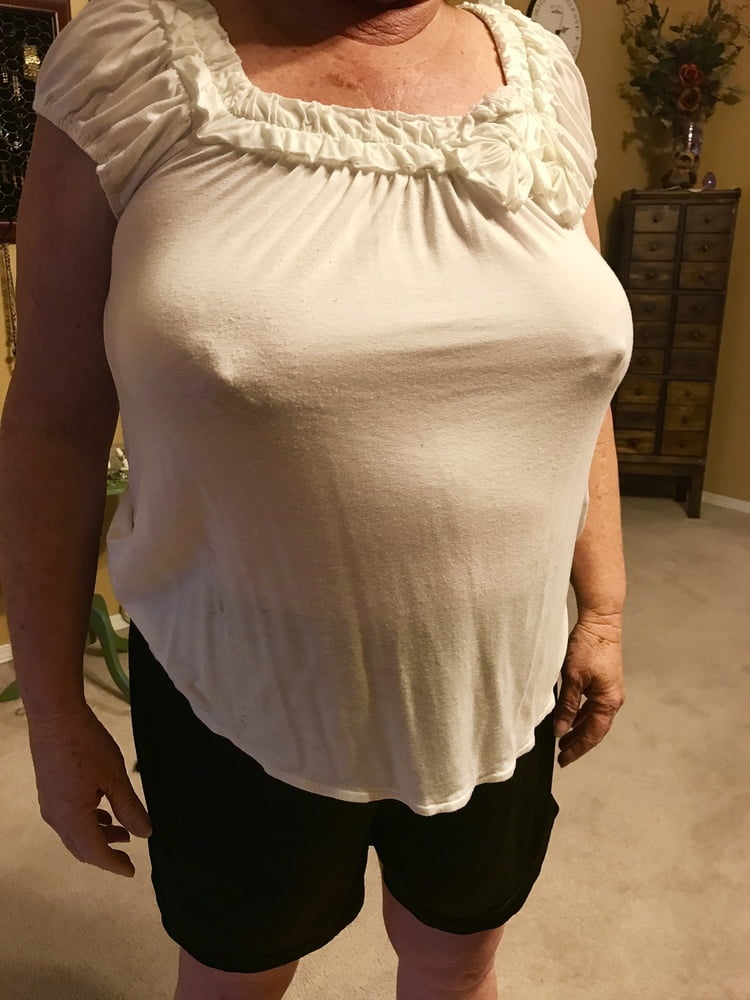 x4tos.com Erotic huge tits nipples poking through shirt bbw braless no.