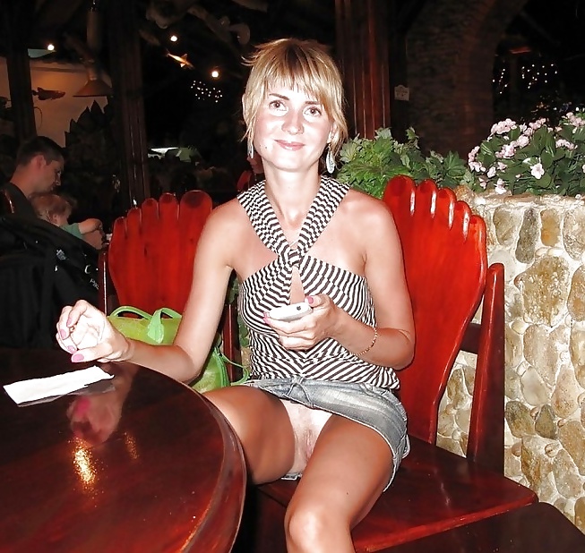 Free Flashing Babes photos