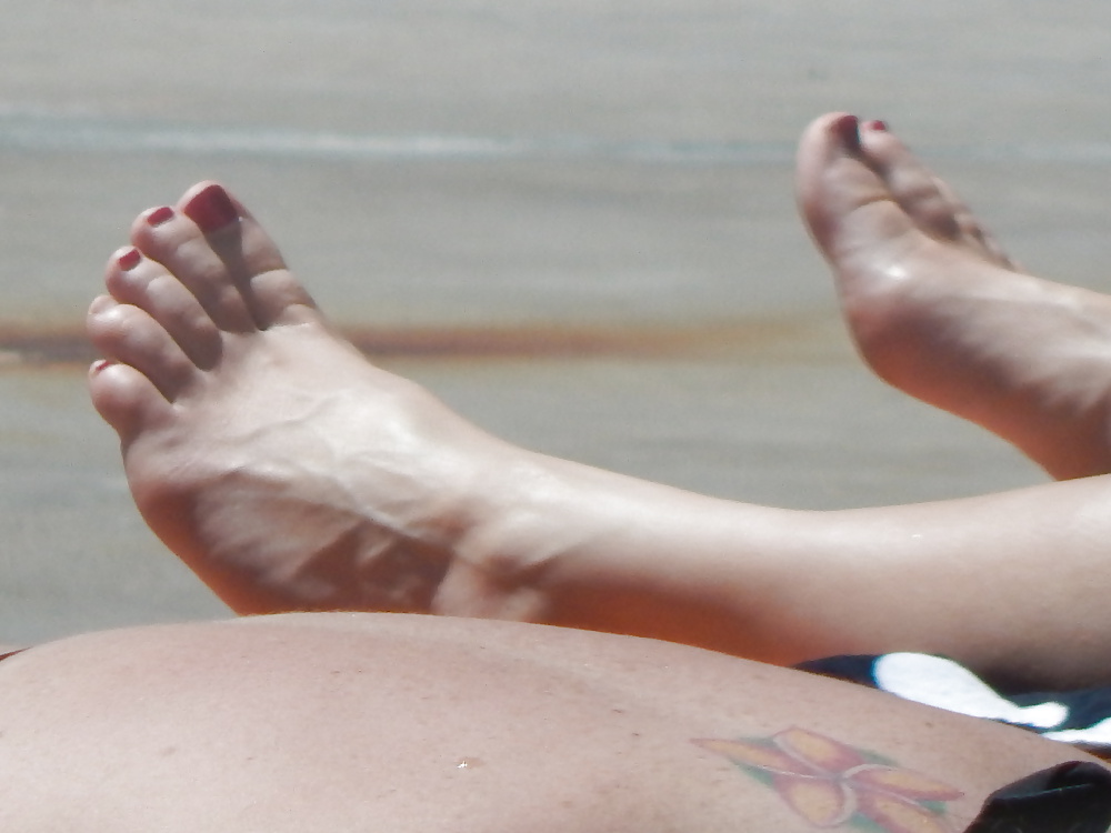 Free Candid Pool Feet photos