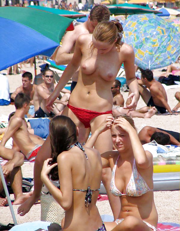 Free Naked beach 16. photos