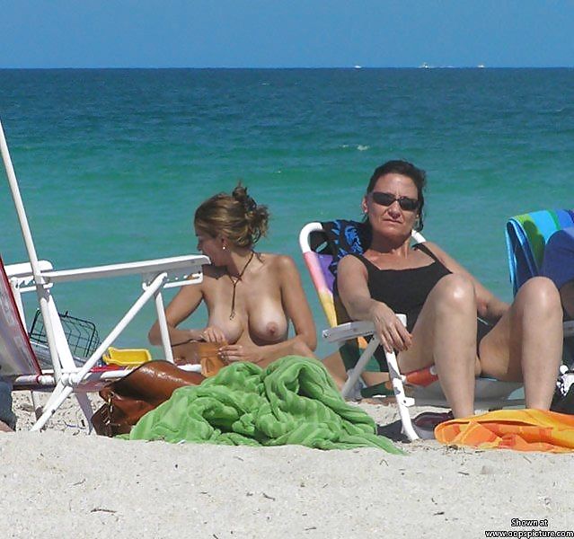 Free beach nude babes photos