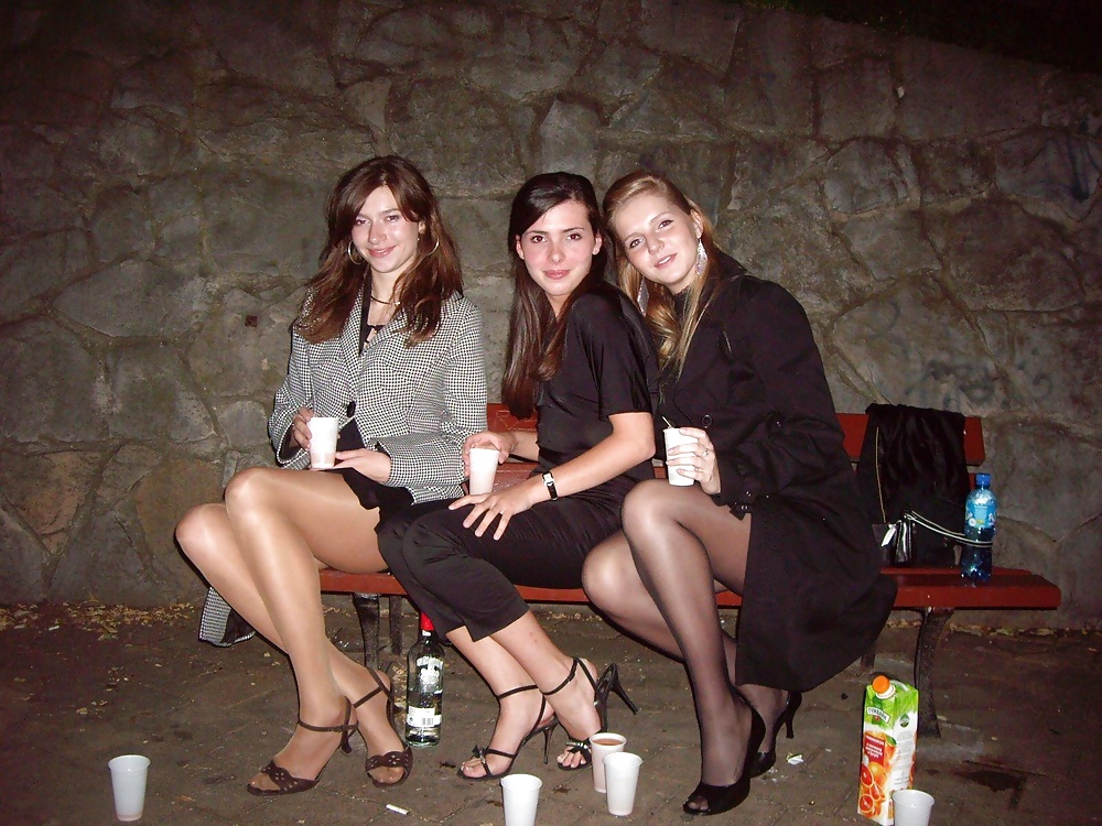 Free Real Amateur Girls wearing Pantyhose photos