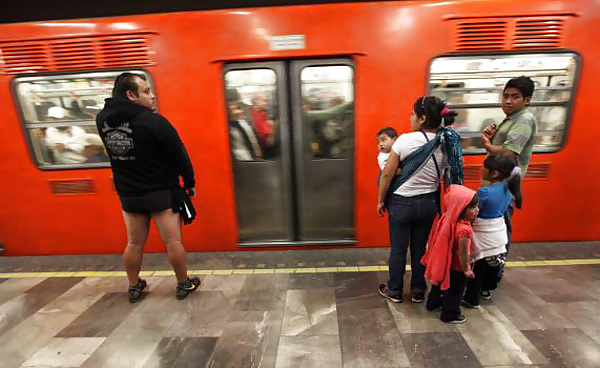 Free World Wide Strip Down For No Pants Subway Ride Day 2015 photos