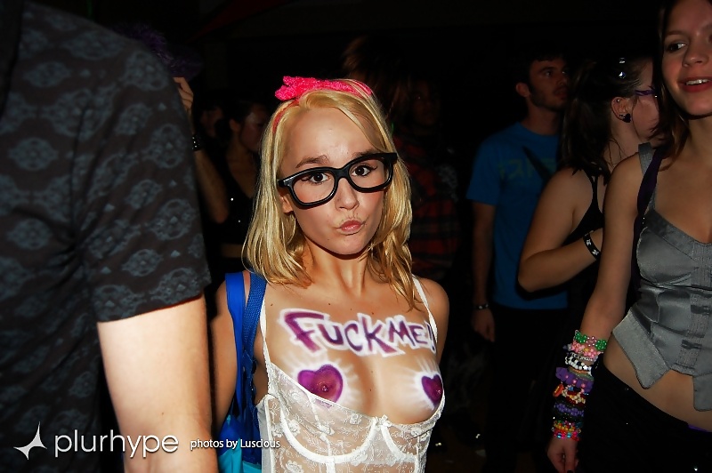 Free Sexy Raver Sluts photos