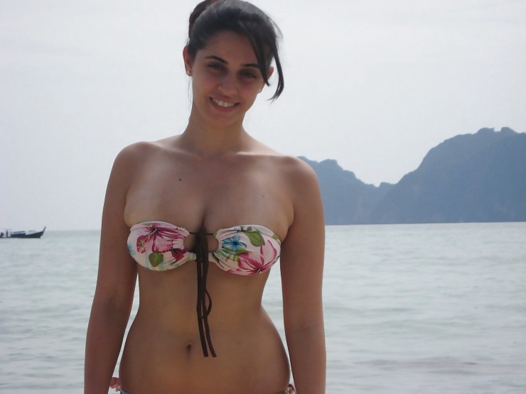 Free 2 Latin Sisters on Vacation photos