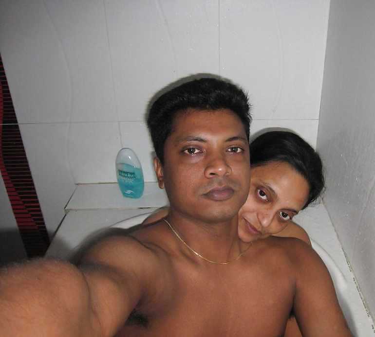 Free Couple: Having secret fun photos