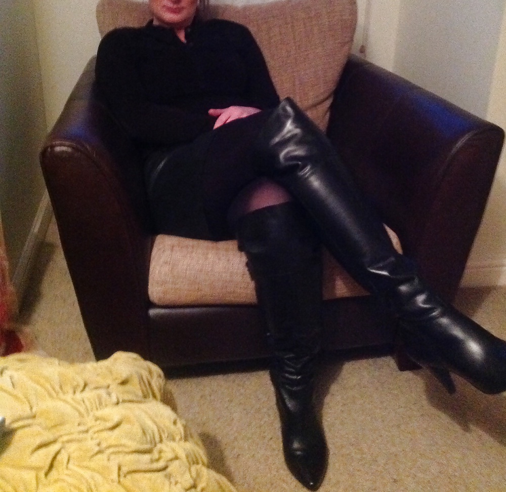 Free Knee boots and leather leggings photos