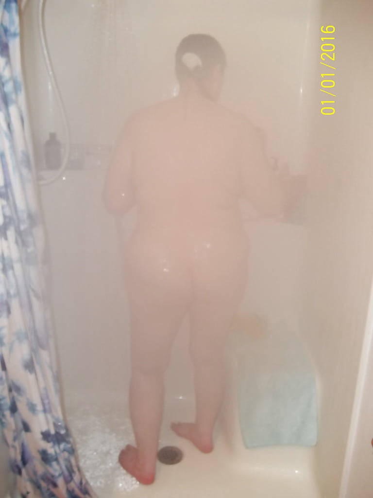 Free Slut Wife Brenda Wilcox Shows Her Naked Ass To The World Photos