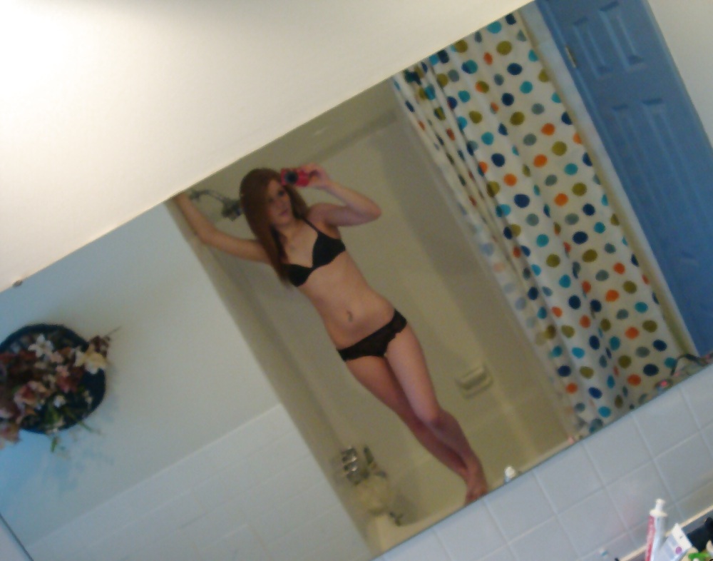 Free Petite redhead Joyce photos