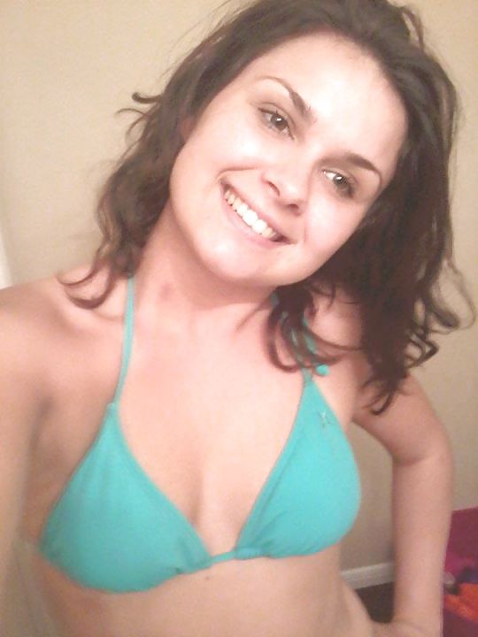 Free Pregnant FB MILF photos