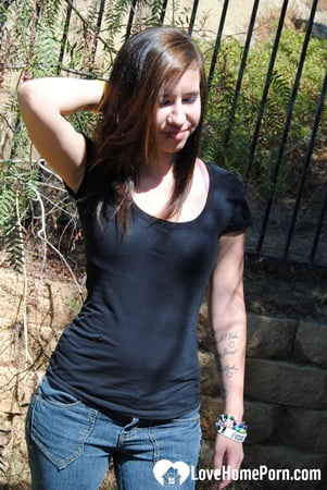 outdoor seduction makes me even more horny         