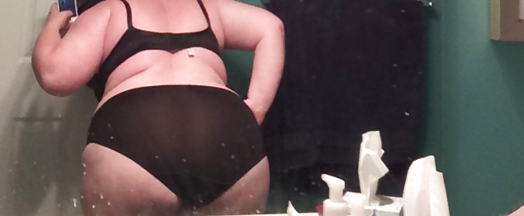 Free Heather's naked selfie mirror pics photos