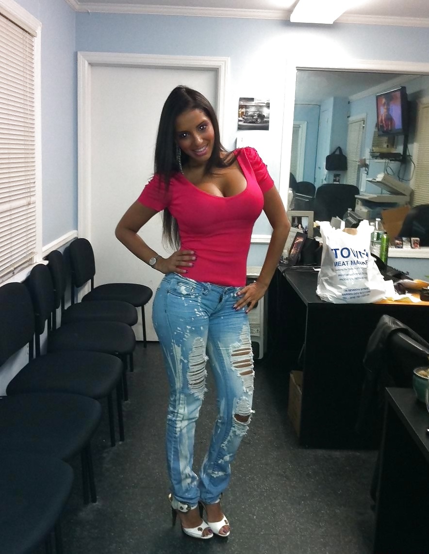 Free great cleavages beaux decolletes photos