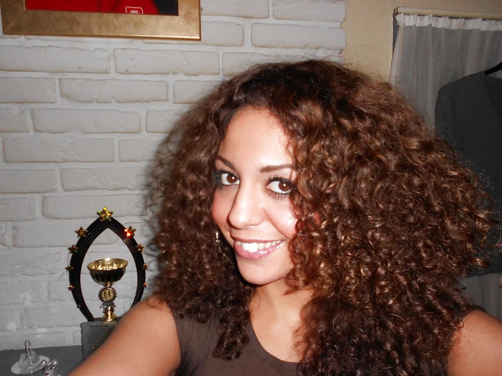 Free Curly Bitch photos