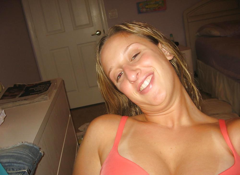 Free Really Hot Busty Blond Amateur Self Pic photos