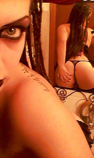 Free Exhibitionist Carmen Nadia photos