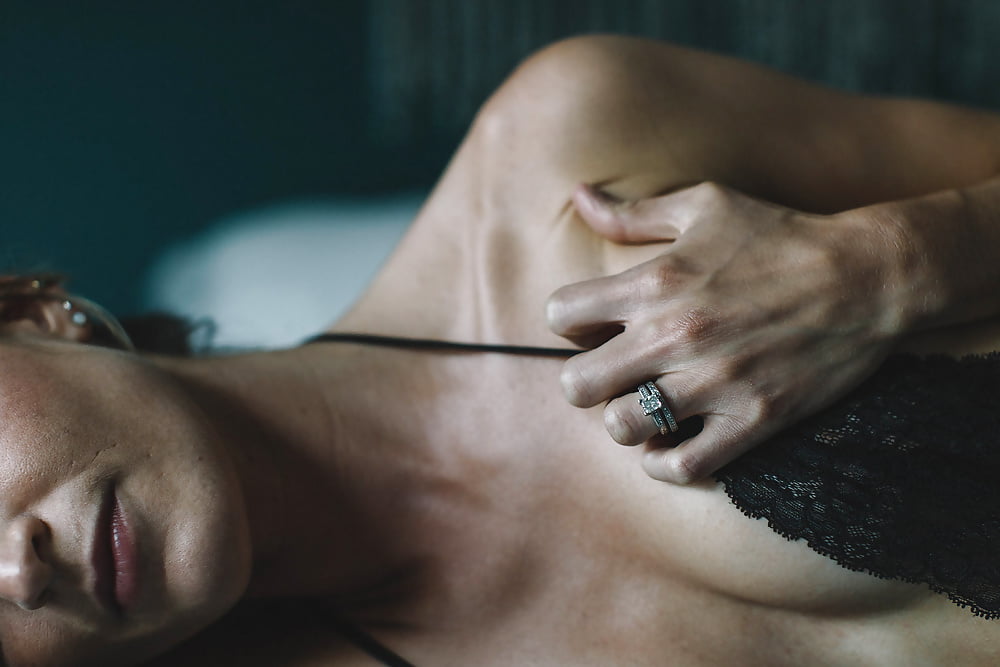 Free LAUREN BOUDOIR SESSION photos