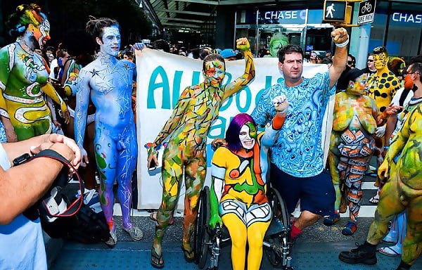 Free public display 275 photos