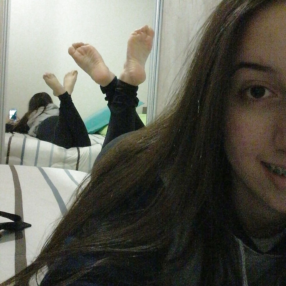 Free selfshot girls feet pose!!! photos