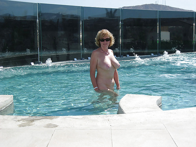 Free The Mature Exhibitionist 2 photos