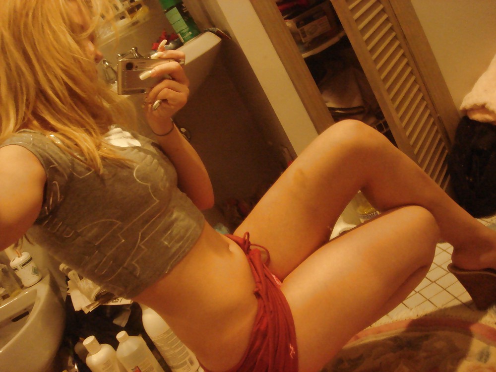 Free Busty Blonde Self Shot Teenie photos