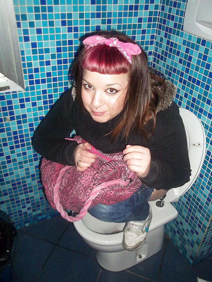 Free Young Cheap Whore with Big Boobs on the Toilet photos