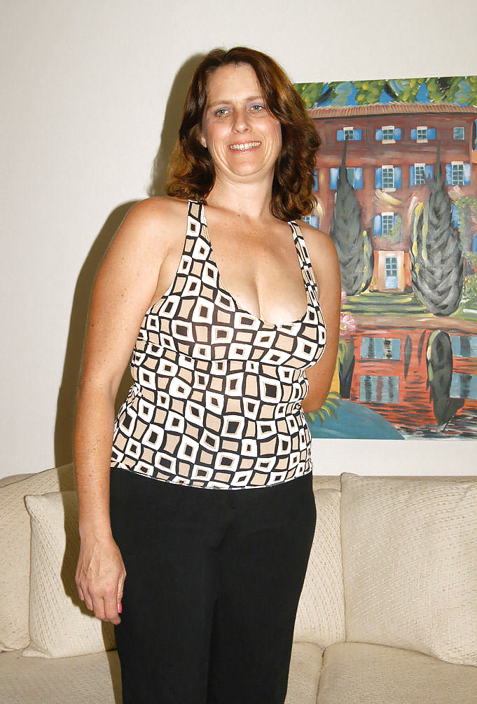 Free Sexy Curvy Mature Milf Camille photos