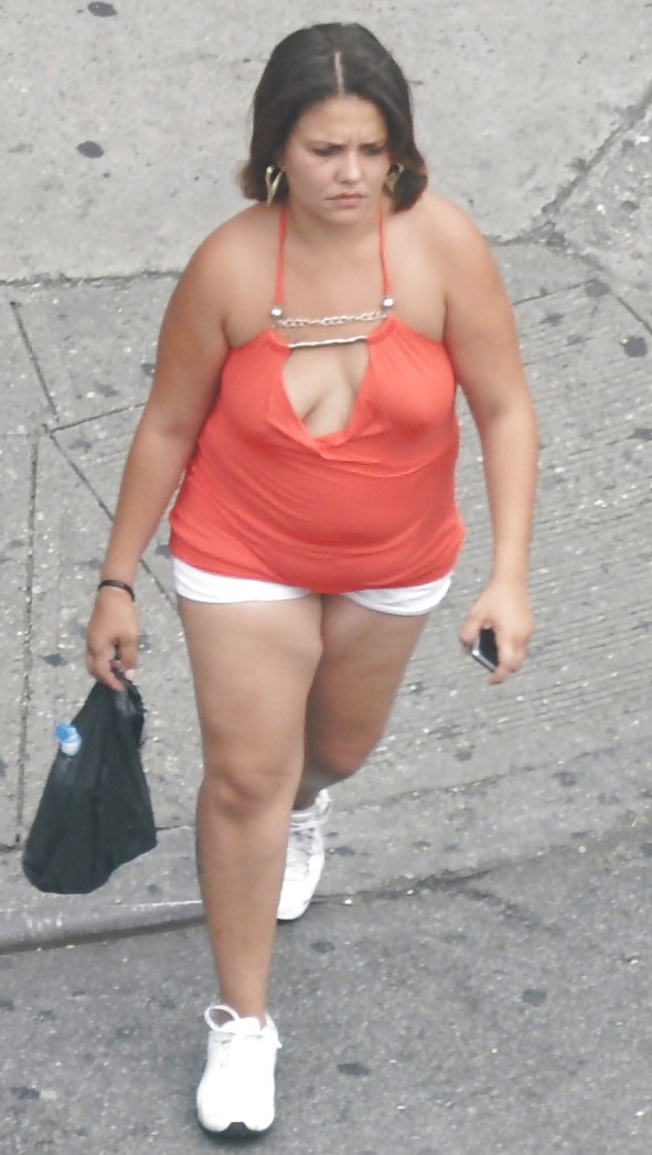 Free Harlem Girls in the Heat 114 - New York Cleavage Braless photos