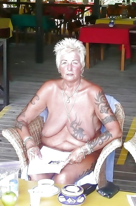 Free Belly full of Stretchmarks 3 photos