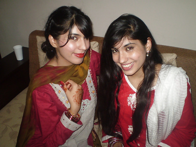 Free Double Dose of Indian Curry Cunts photos