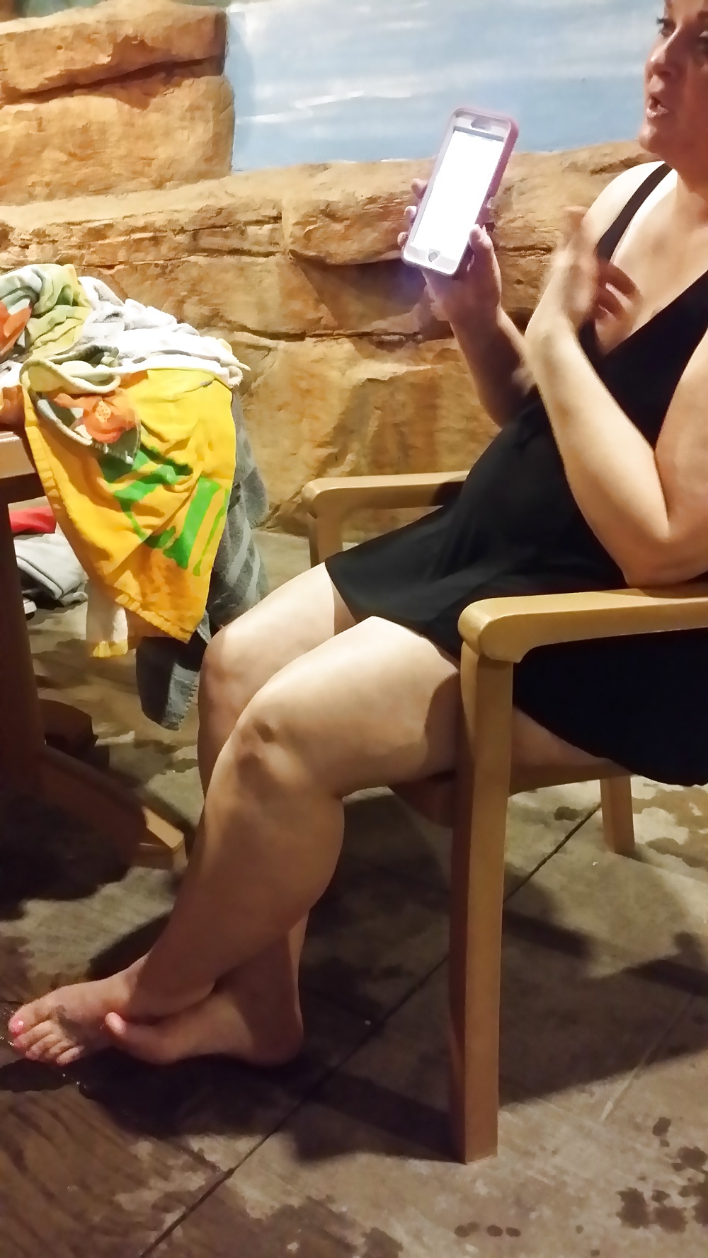 Free My Thick Legs and Feet 2 photos