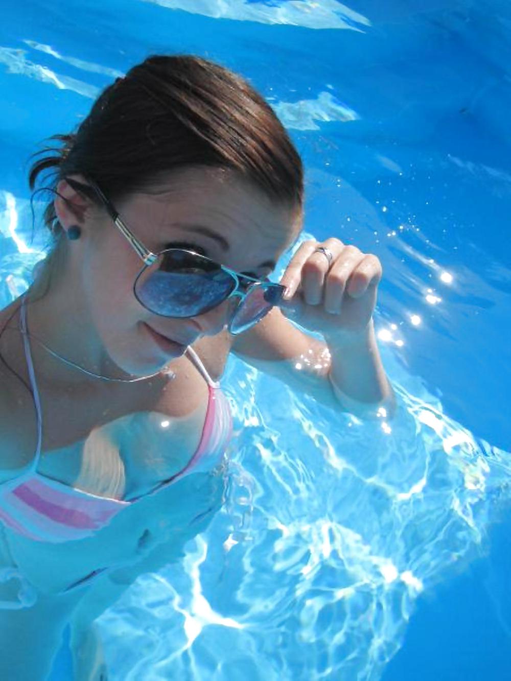 Free Hot Teens swimming and posing photos