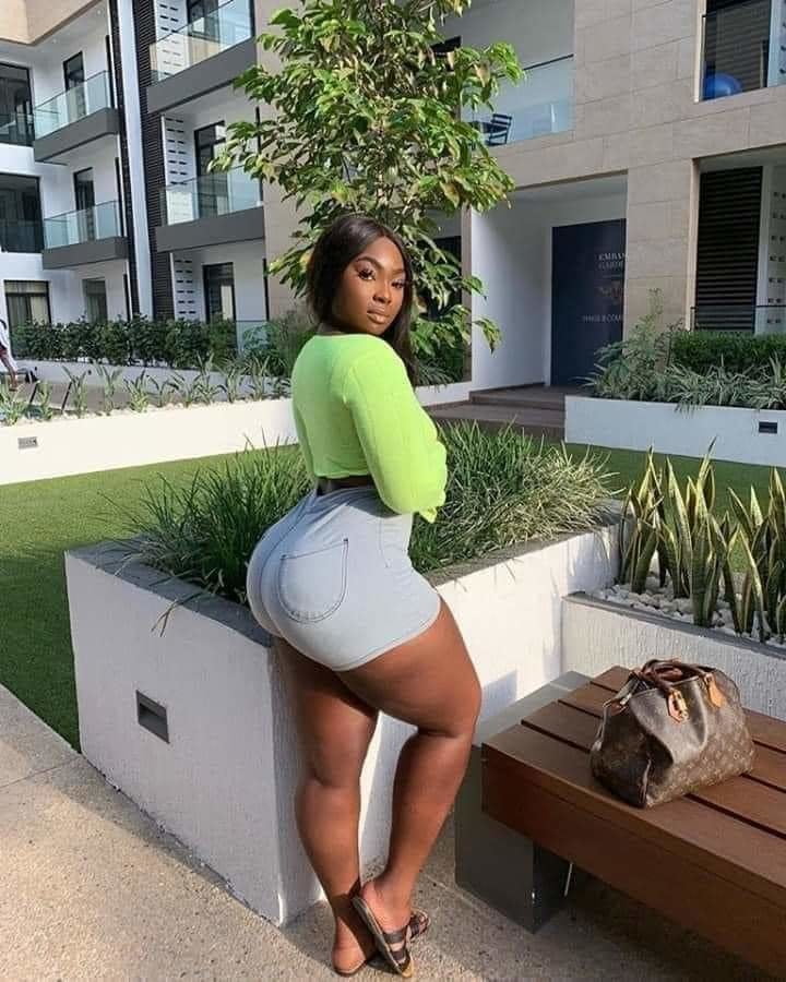 Thick thots - 11 Photos 