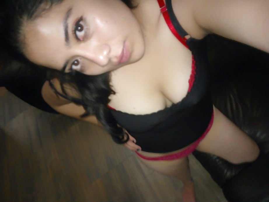 Free Paola and her tits photos