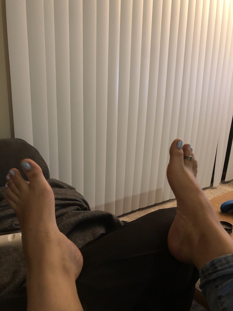 Ebony blue toes- 28 Photos 