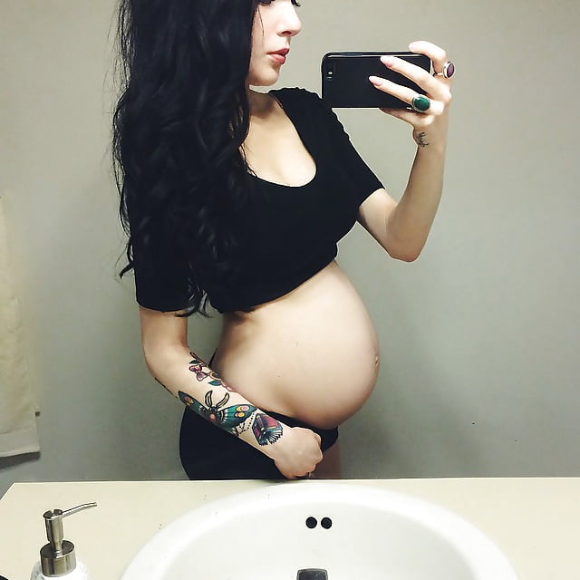 Free gohtic teen Michelle pregnant with twins photos