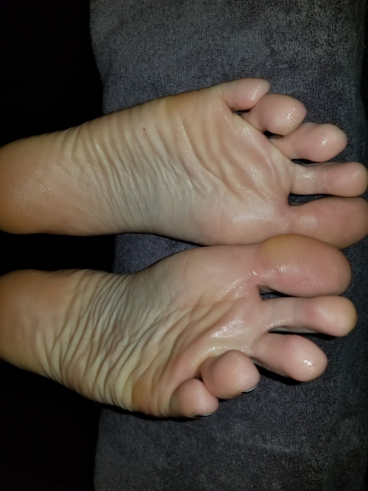 Sunny Grove Sexy Feet - 21 Photos 