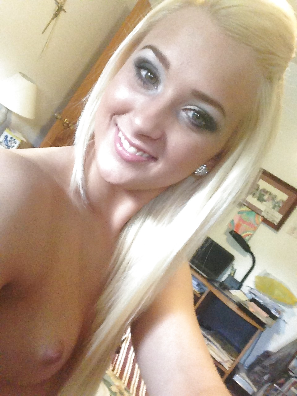 Free Selfie Obsessed Amateurs 22 photos