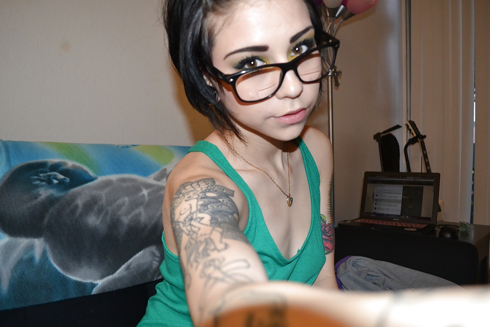 Free unknown pretty tatooed girl photos