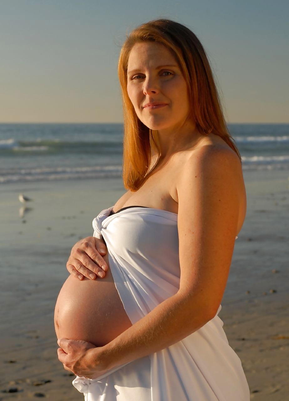 Free Pregnant babe's photos