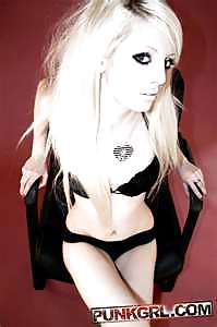 Free Emo Whores photos
