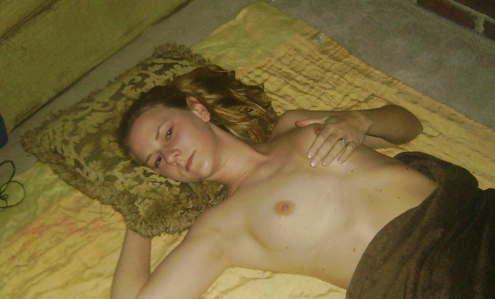 Free AMATEUR SLUTS - SEXY AND HORNY XV photos
