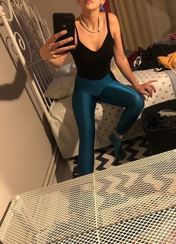 Turkish woman displayting clothes tayt leggings feet fetish- 338 Photos 