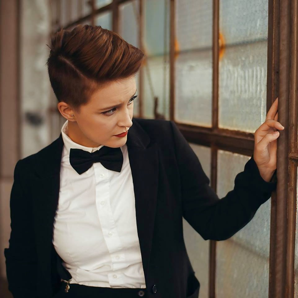 Free Facebook short haired hotties P3 photos