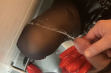 black and red fetish pissing         