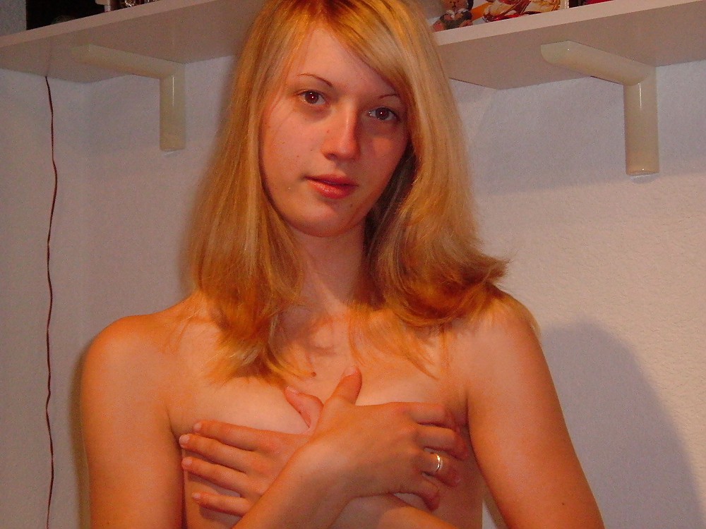 Free VICKY - GERMAN HOT TEEN photos