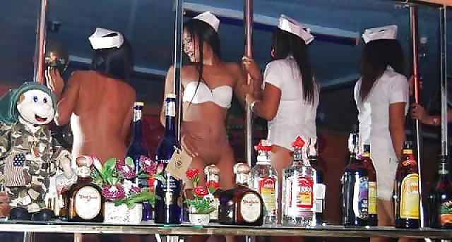 Free Girls dancing on the bar, including Coyote Ugly photos