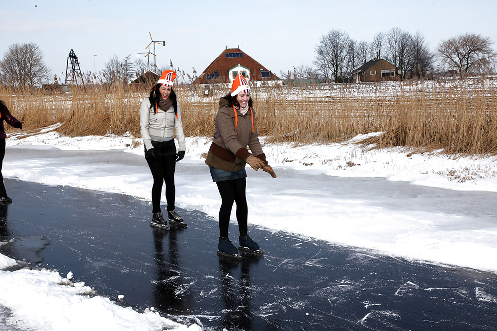 Free Julia,Elisa,Britt & Gylve on the Dutch Ice. photos