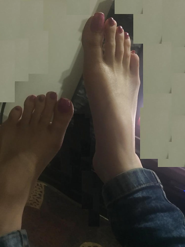 Free my wife feet and toes photos